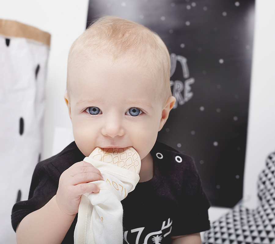 LullaLove Scarf med träbitis - Jordgubb