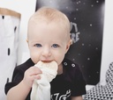 LullaLove Scarf med träbitis - Jordgubb